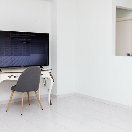 Modern Apt In Heart Of Paleo Faliro! Apartment Athens Exterior photo